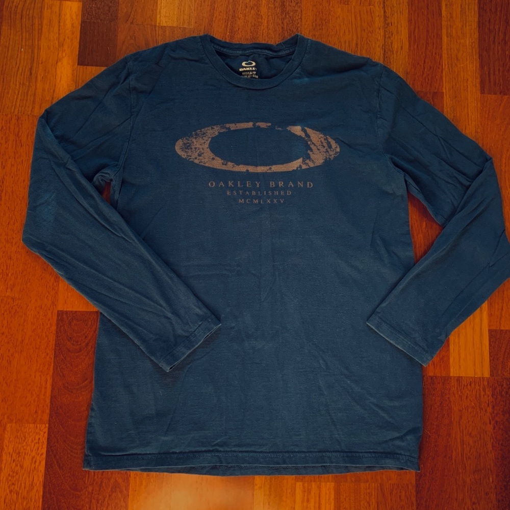 **LIKE NEW** Oakley Long Sleeve T-Shirt